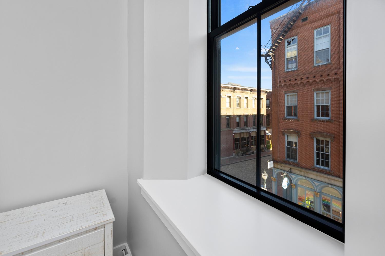 Modern Remodeled Loft In Portlands Iconic Old Port Apartment Exterior photo
